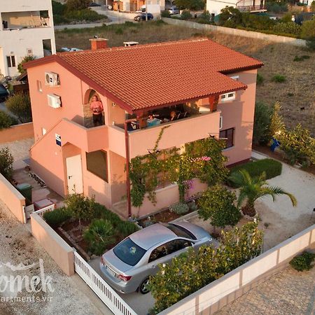 Tomek Apartment Vir Bagian luar foto