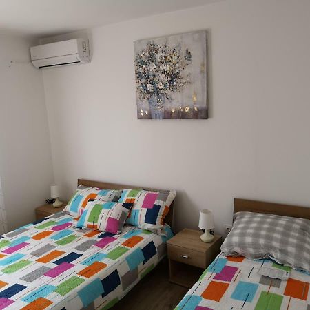 Tomek Apartment Vir Bagian luar foto