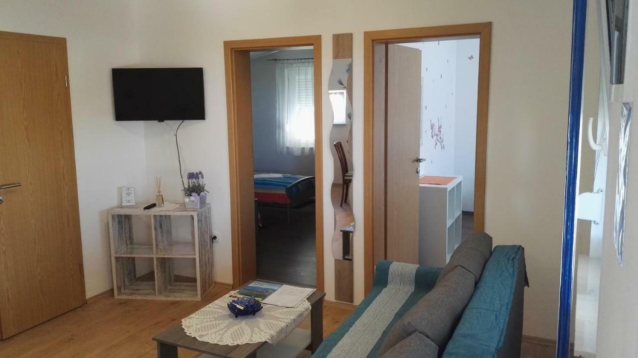 Tomek Apartment Vir Bagian luar foto