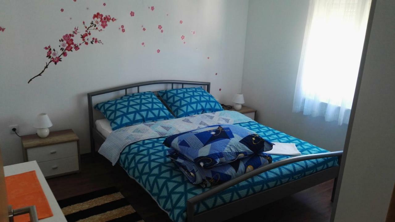 Tomek Apartment Vir Bagian luar foto
