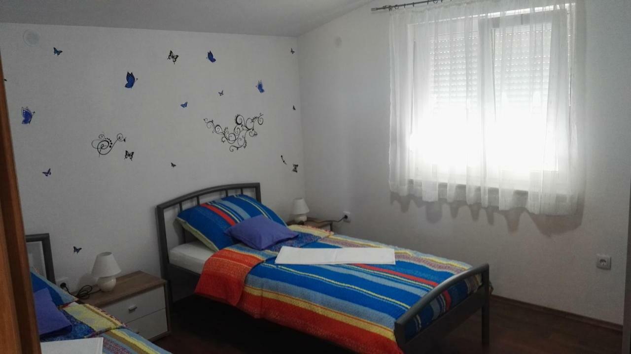 Tomek Apartment Vir Bagian luar foto