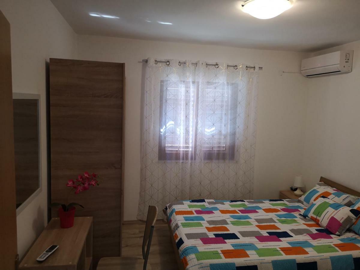 Tomek Apartment Vir Bagian luar foto