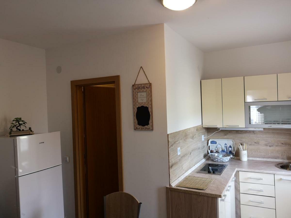 Tomek Apartment Vir Bagian luar foto