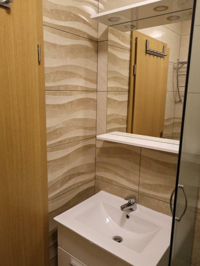 Tomek Apartment Vir Bagian luar foto
