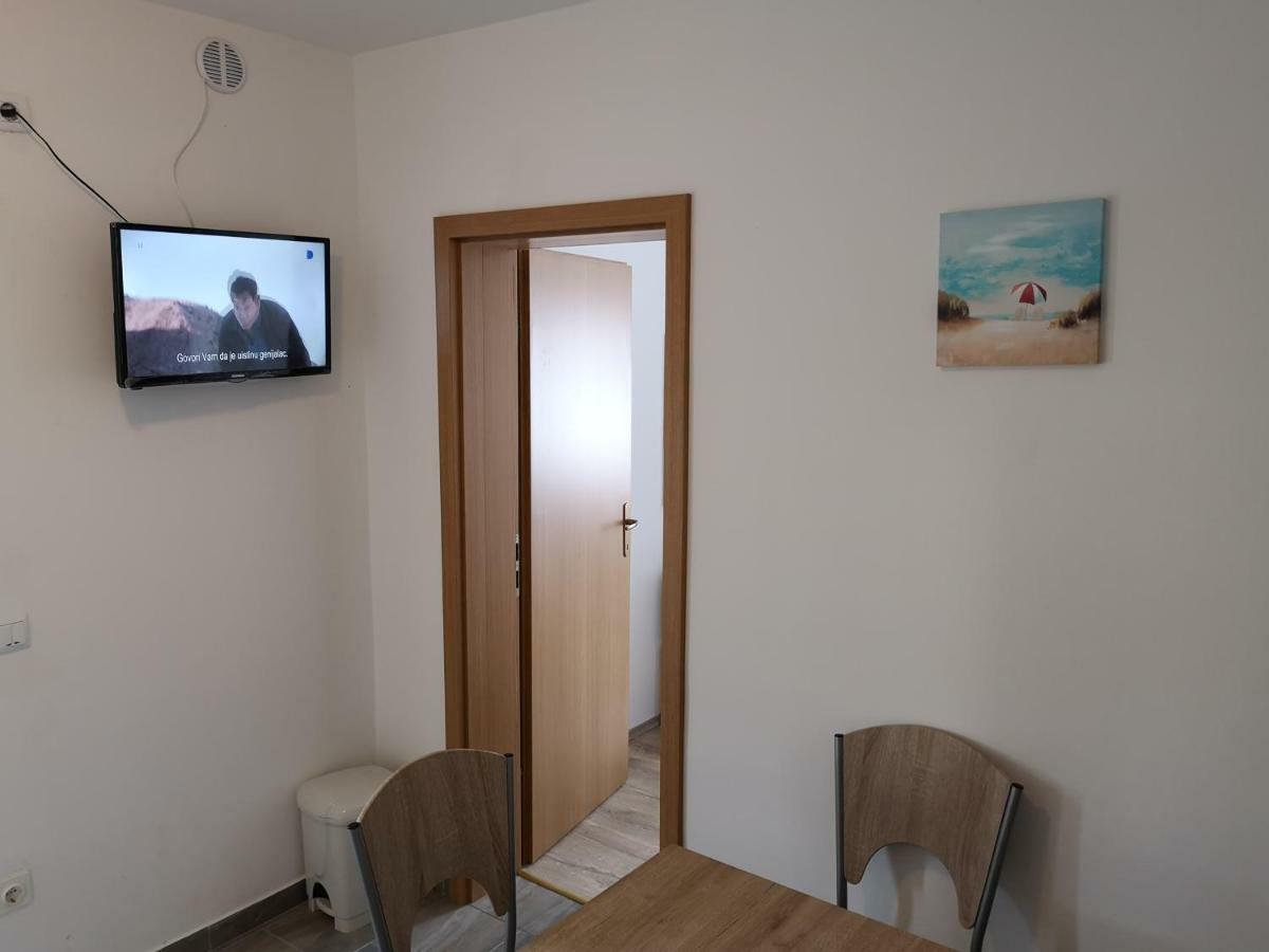 Tomek Apartment Vir Bagian luar foto