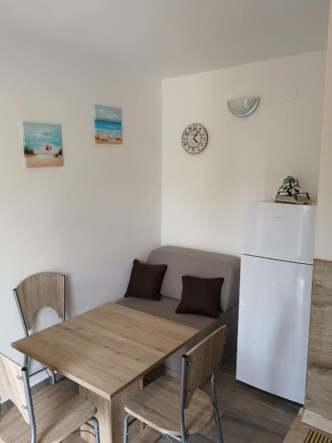 Tomek Apartment Vir Bagian luar foto