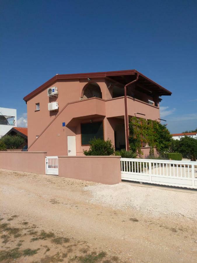 Tomek Apartment Vir Bagian luar foto