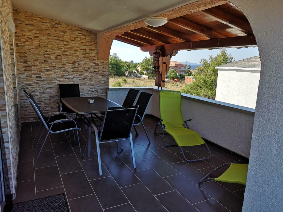 Tomek Apartment Vir Bagian luar foto